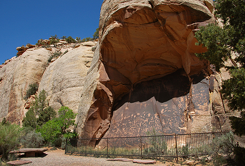 Paper Roc Utah NEWSPAPER ROCK, UTAH - Southwest Discovered